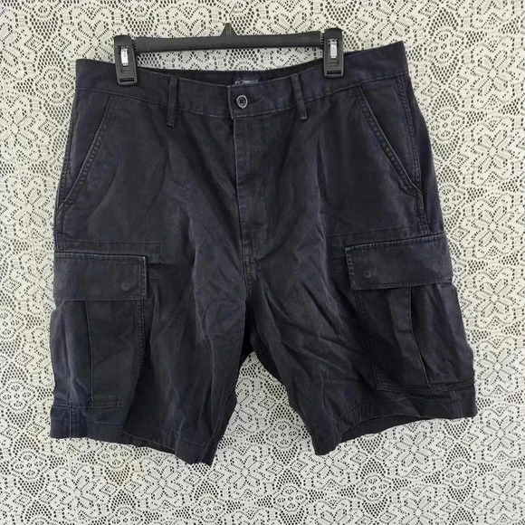 Vintage y2k Levis's Cargo Shorts Men's 36 Black - Picture 1 of 8